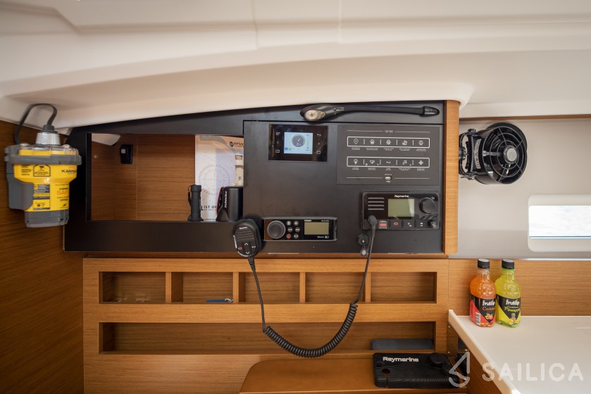 Sun Odyssey 410 - Yacht Charter Sailica