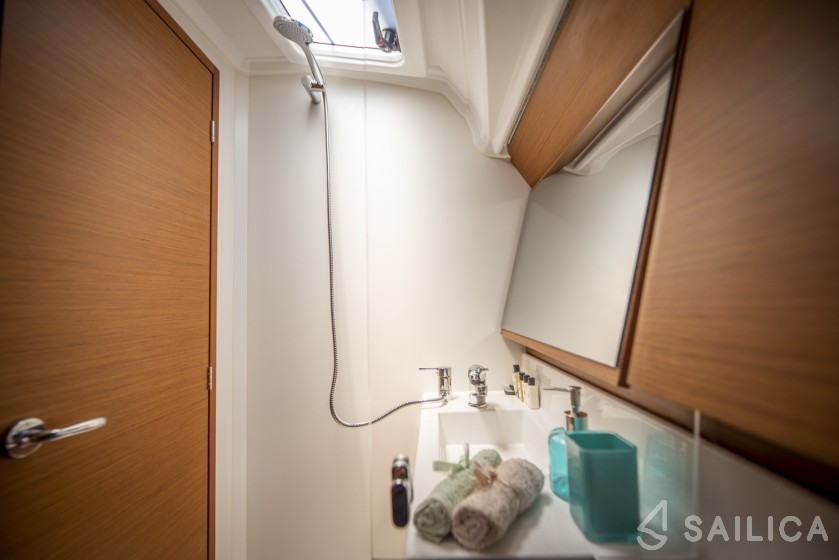 Sun Odyssey 410 - Yacht Charter Sailica