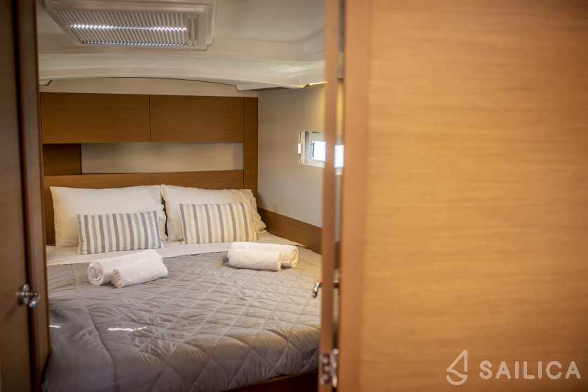 Sun Odyssey 410 - Yacht Charter Sailica
