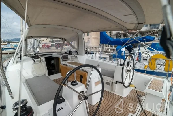 Oceanis 35.1 - Yacht Charter Sailica