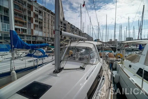 Oceanis 35.1 - Yacht Charter Sailica