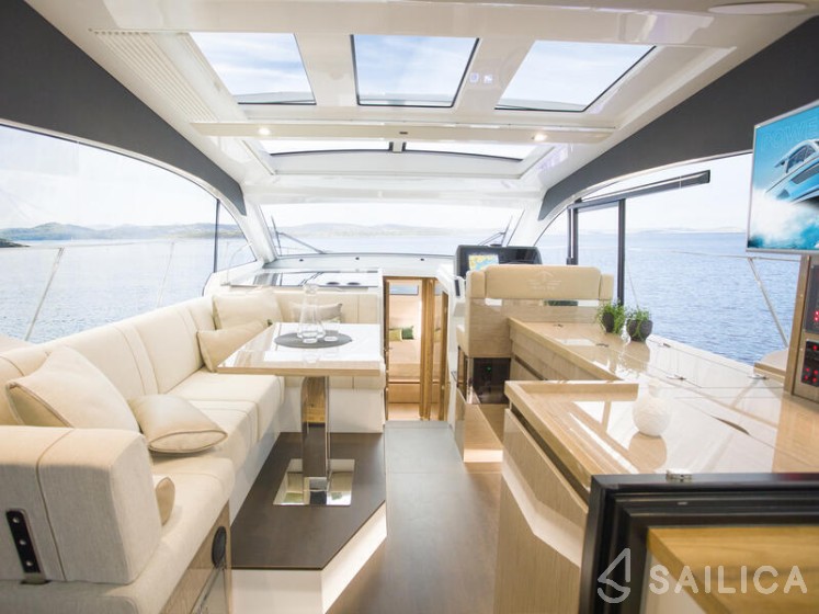 Sealine C390 - Yacht Charter Sailica