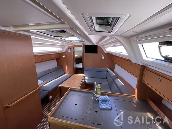 Bavaria 37 Cruiser - Yacht Charter Sailica