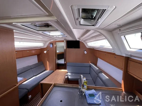 Bavaria 37 Cruiser - Yacht Charter Sailica