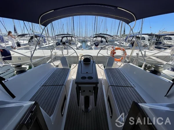 Bavaria 37 Cruiser - Yacht Charter Sailica