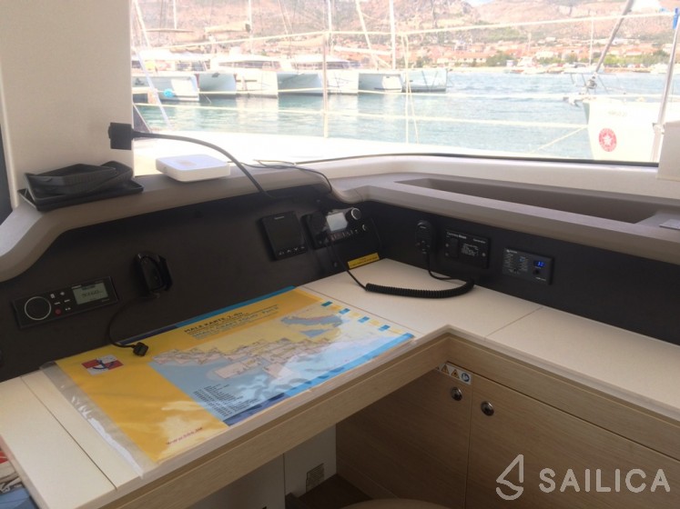 Bali 4.3 - Yacht Charter Sailica
