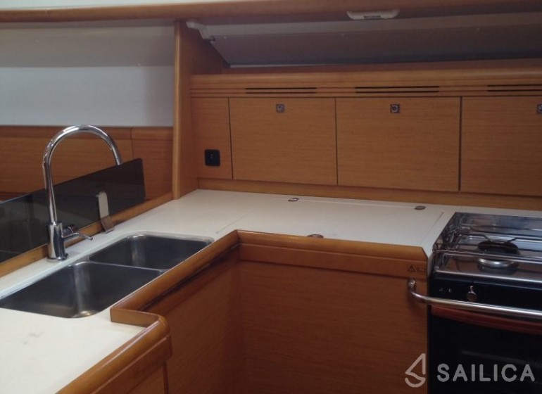 Sun Odyssey 42i - Yacht Charter Sailica