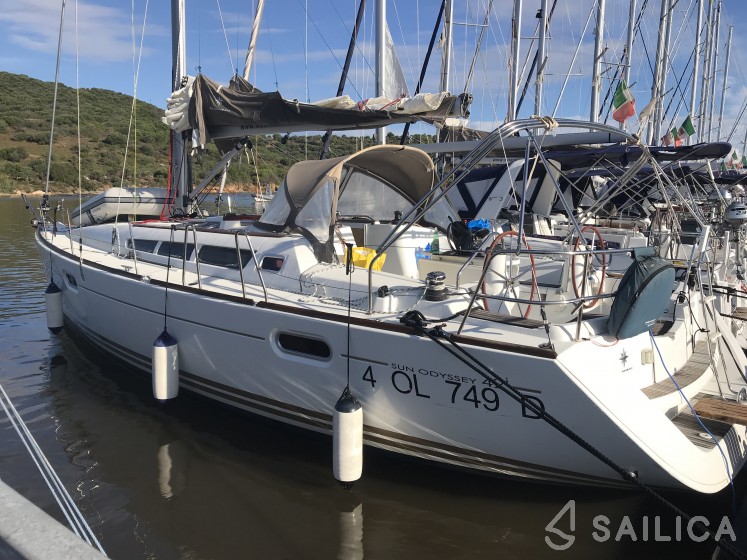 Sun Odyssey 42i - Yacht Charter Sailica