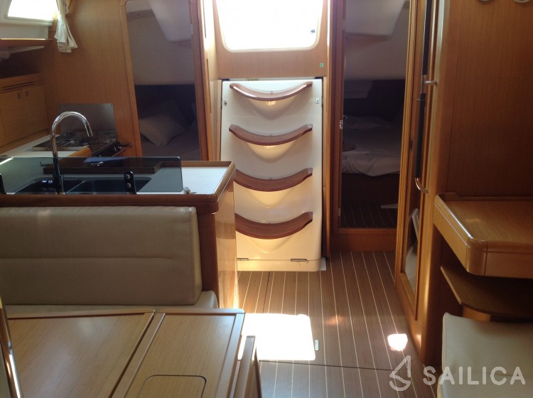 Sun Odyssey 42i - Yacht Charter Sailica