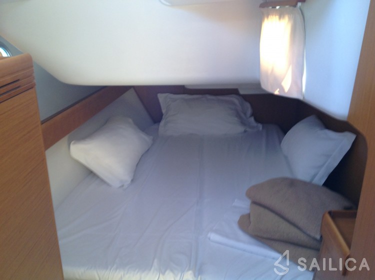 Sun Odyssey 42i - Yacht Charter Sailica