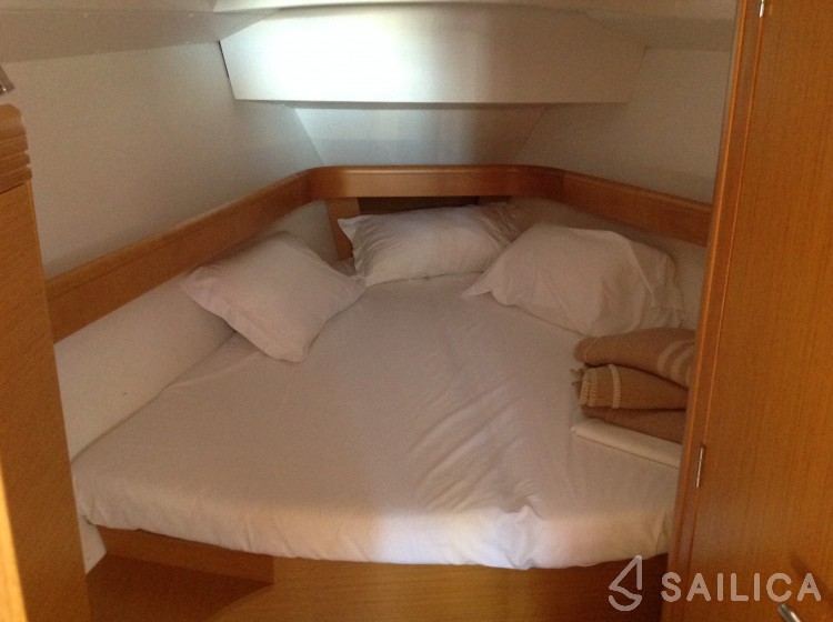 Sun Odyssey 42i - Yacht Charter Sailica