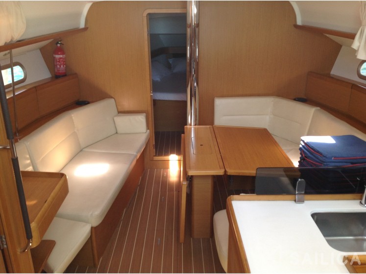 Sun Odyssey 42i - Yacht Charter Sailica