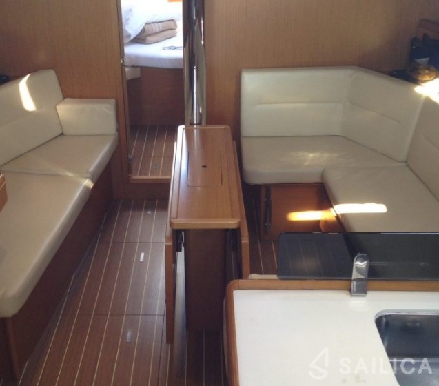 Sun Odyssey 42i - Yacht Charter Sailica