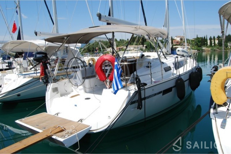 Bavaria 37 - Yacht Charter Sailica
