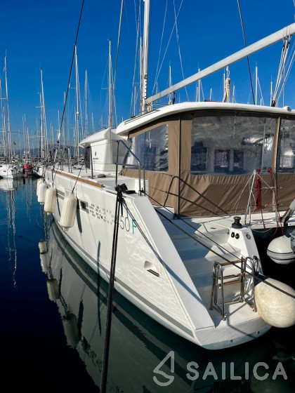 Lagoon 450  Flybridge - Yacht Charter Sailica