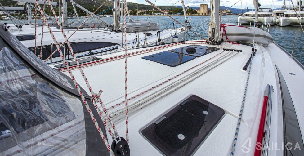 Bavaria 41 Cruiser - Yacht Charter Sailica