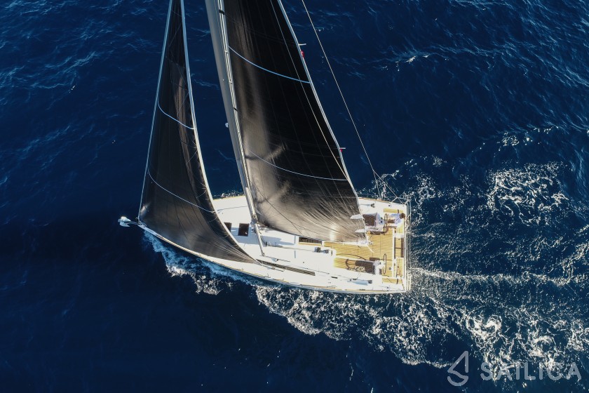 Oceanis 38.1 - Yacht Charter Sailica