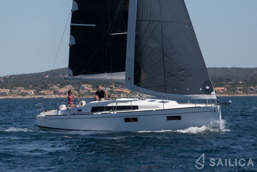 Oceanis 38.1 - Yacht Charter Sailica