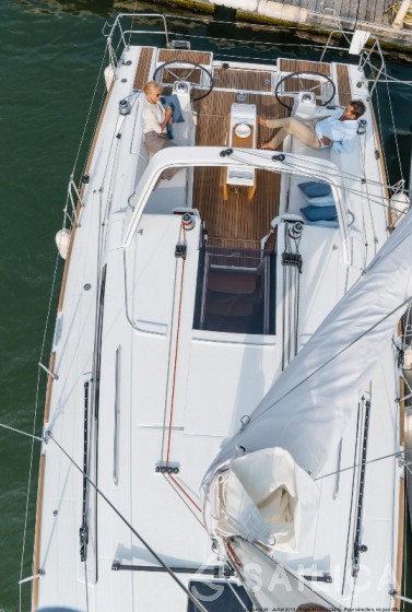 Oceanis 38.1 - Yacht Charter Sailica