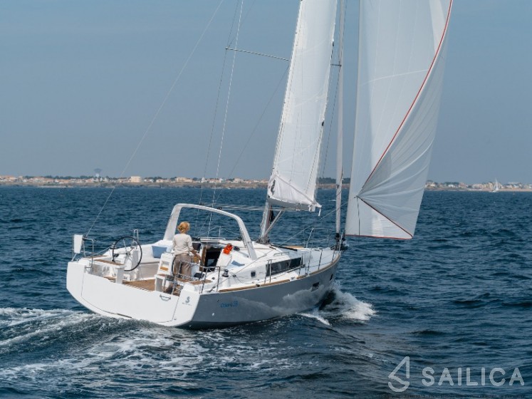 Oceanis 38.1 - Yacht Charter Sailica