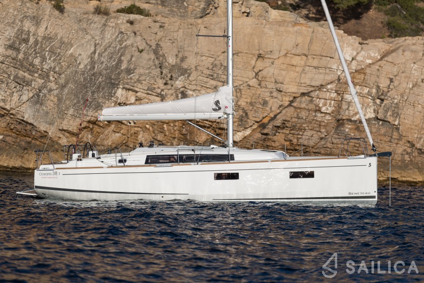 Oceanis 38.1 - Yacht Charter Sailica