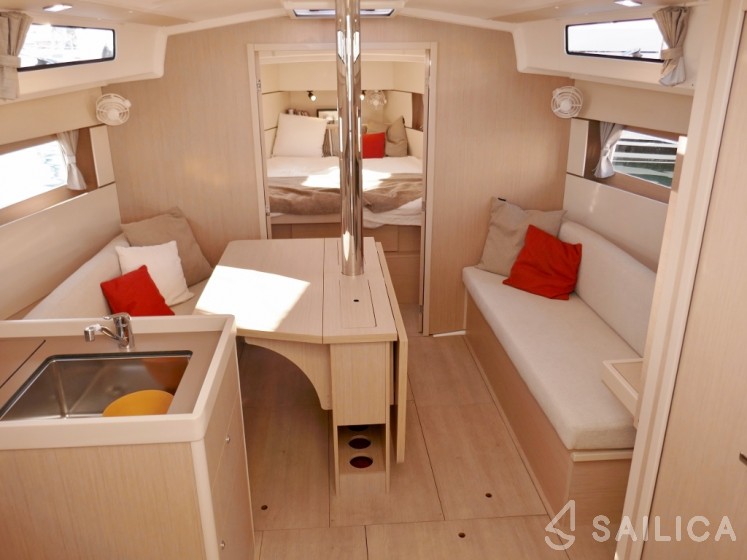 Oceanis 38.1 - Yacht Charter Sailica