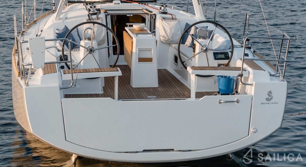 Oceanis 38.1 - Yacht Charter Sailica