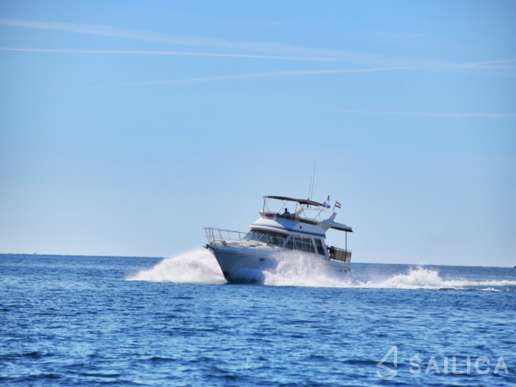 Yaretti 1570 - Yacht Charter Sailica
