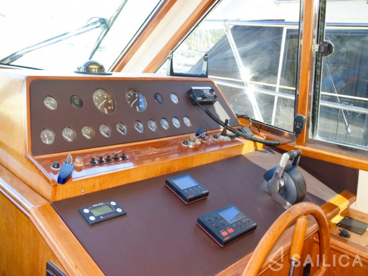 Yaretti 1570 - Yacht Charter Sailica