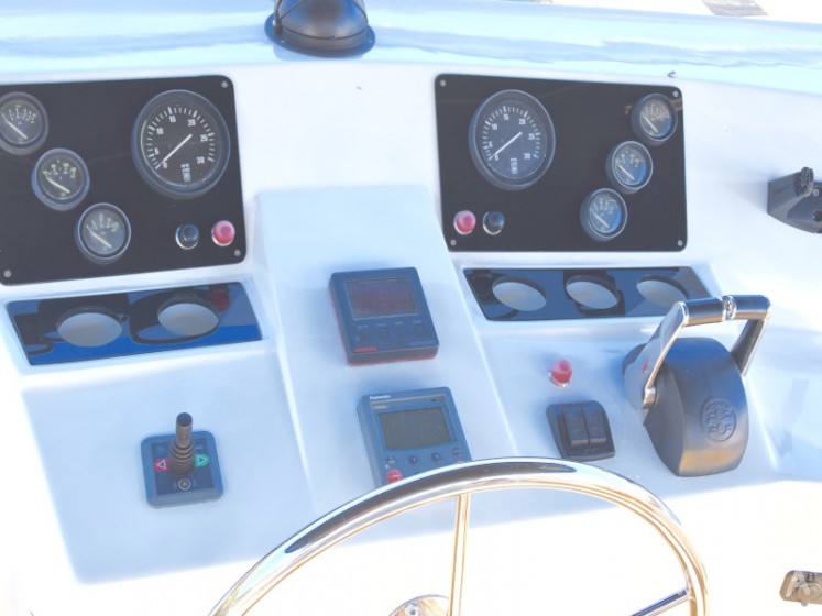 Yaretti 1570 - Yacht Charter Sailica