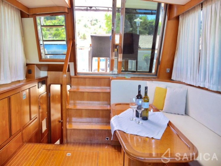 Yaretti 1570 - Yacht Charter Sailica