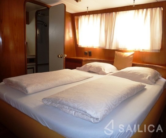 Yaretti 1570 - Yacht Charter Sailica