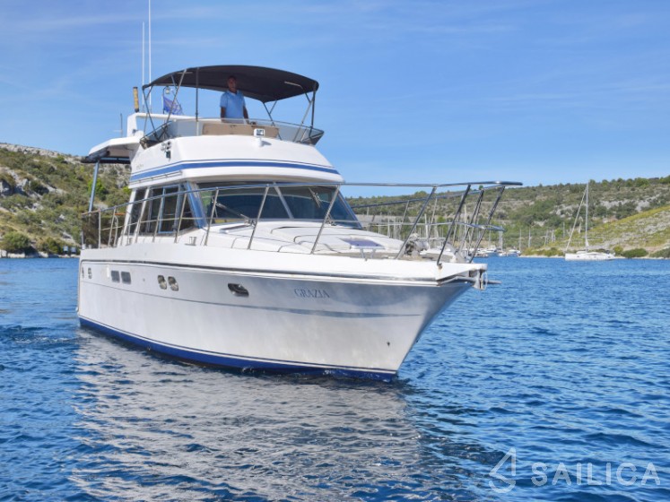 Yaretti 1570 - Yacht Charter Sailica