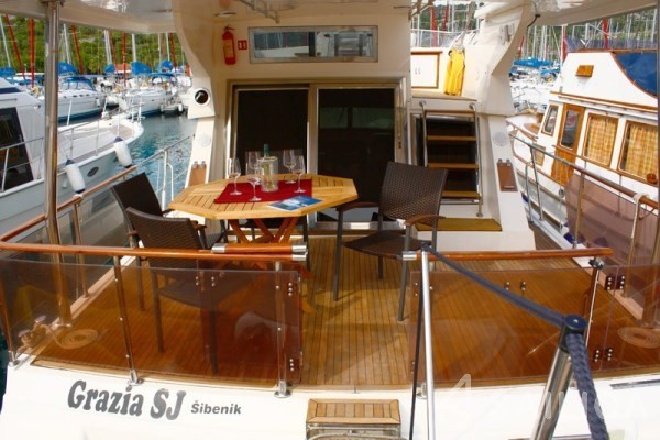 Yaretti 1570 - Yacht Charter Sailica
