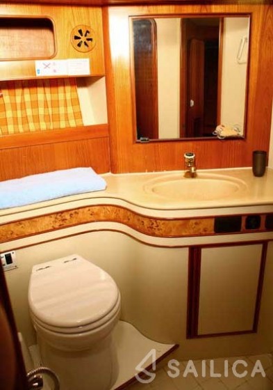 Yaretti 1570 - Yacht Charter Sailica