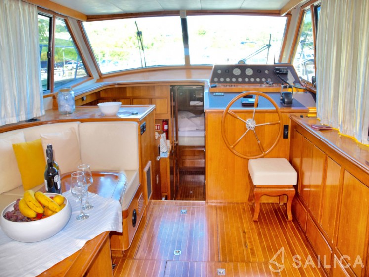 Yaretti 1570 - Yacht Charter Sailica