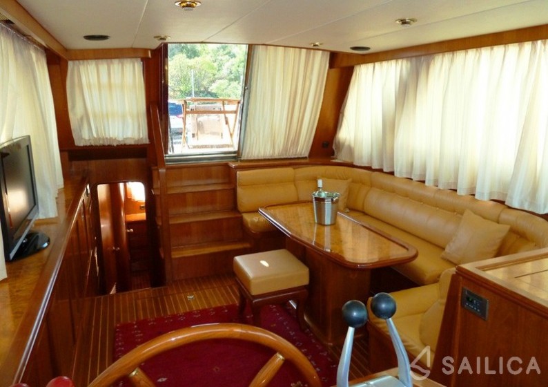 Yaretti 1570 - Yacht Charter Sailica