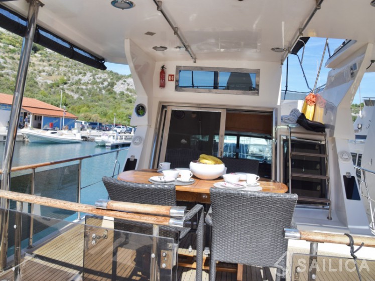Yaretti 1570 - Yacht Charter Sailica
