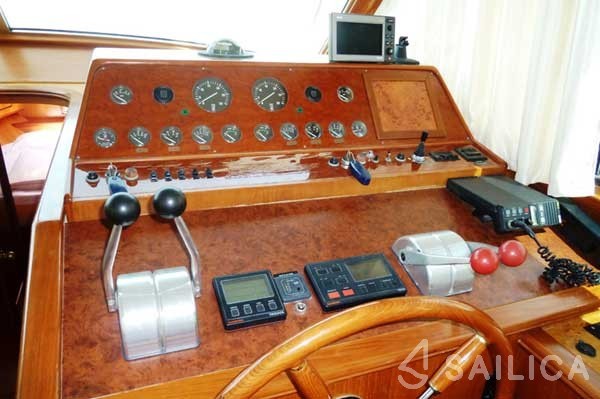 Yaretti 1570 - Yacht Charter Sailica