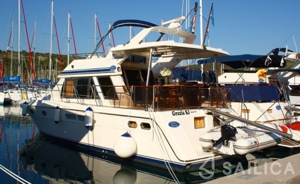 Yaretti 1570 - Yacht Charter Sailica