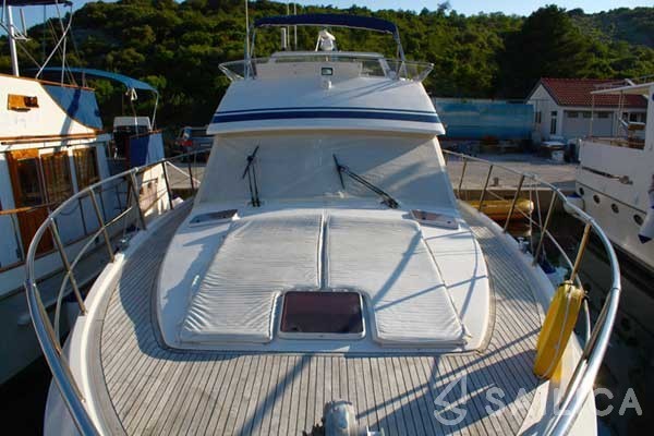 Yaretti 1570 - Yacht Charter Sailica