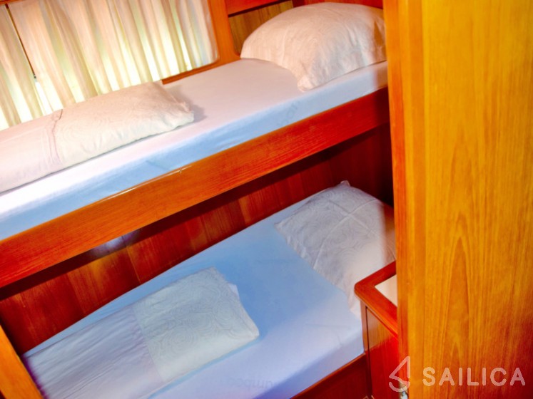 Yaretti 1570 - Yacht Charter Sailica