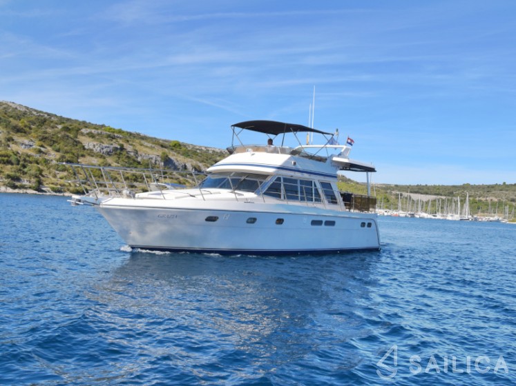 Yaretti 1570 - Yacht Charter Sailica
