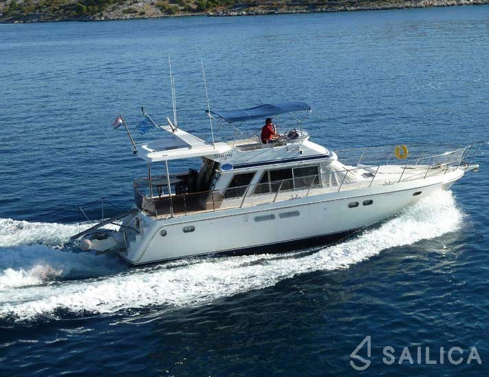Yaretti 1570 - Yacht Charter Sailica