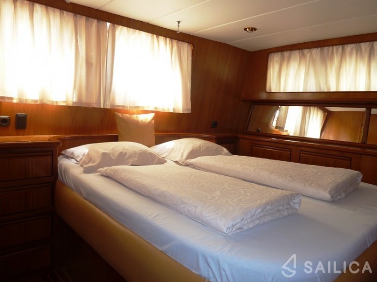 Yaretti 1570 - Yacht Charter Sailica