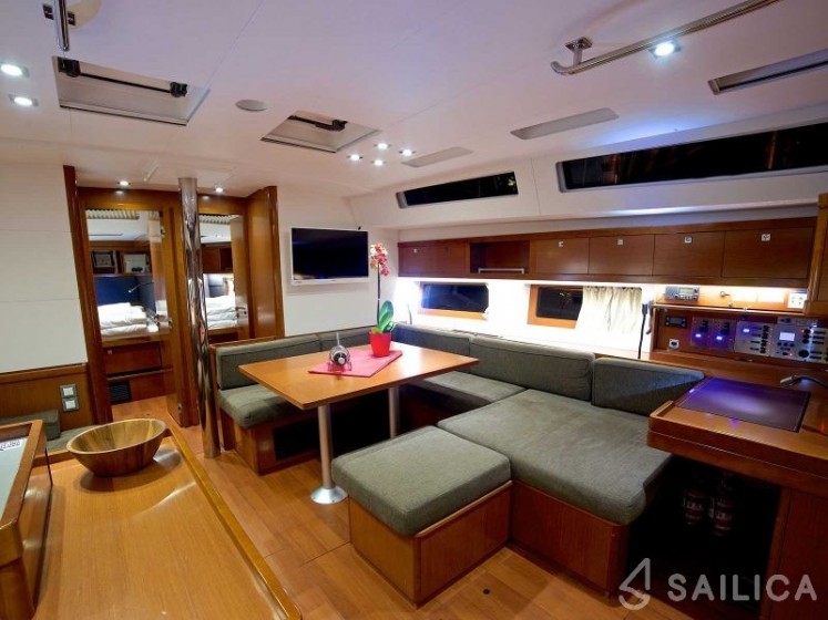 Oceanis 55 - Yacht Charter Sailica
