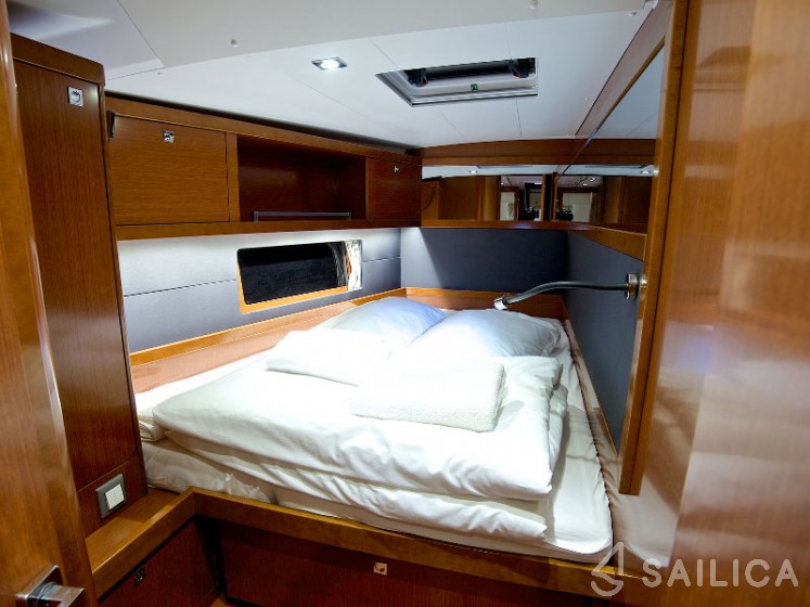 Oceanis 55 - Yacht Charter Sailica