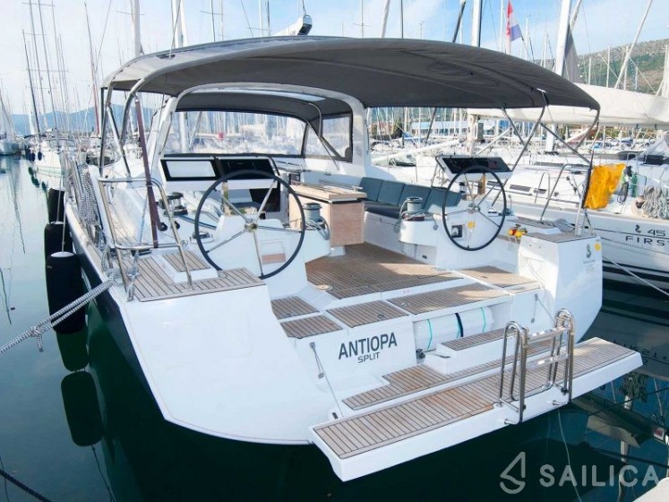 Oceanis 55 - Yacht Charter Sailica