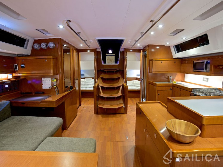 Oceanis 55 - Yacht Charter Sailica