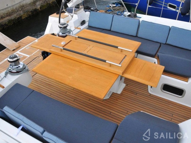 Oceanis 55 - Yacht Charter Sailica